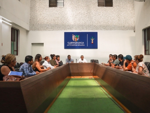 Refrenda José Luis Urióstegui compromiso con mercados periféricos de Cuernavaca