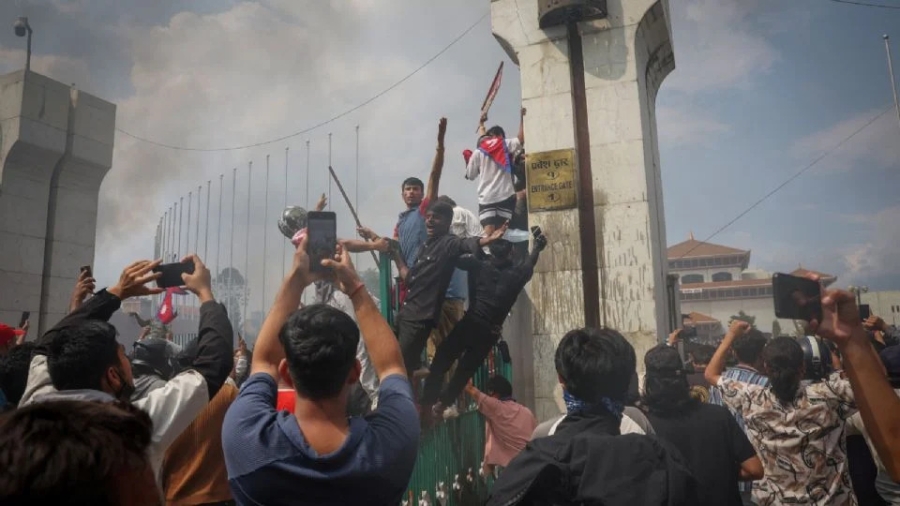 Nepal decreta toque de queda tras choques entre policía y ‘Generación Z’