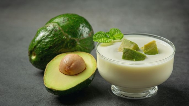 Prepara una deliciosa gelatina cremosa de aguacate, sigue la receta