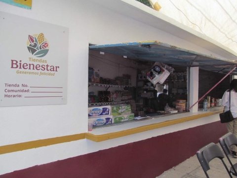 La primera Tienda del Bienestar en Tlaltizapán es la número 249 y expende los mismos productos que una tienda convencional.