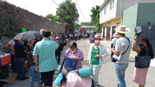 Segundo día de vacunación anticovid para adultos de 49 a 59 años, en Cuernavaca