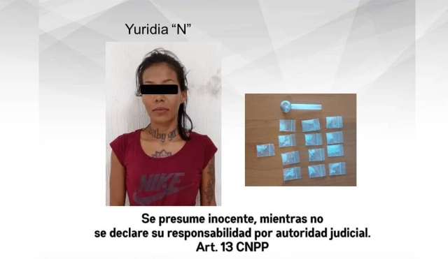 Detienen a una muchacha y la acusan de llevar drogas sintéticas