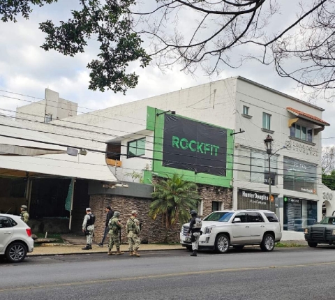 El cristal de una ventana fue encontrado roto durante la mañana del viernes.