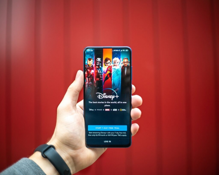 Disney+ lanza plan para smartphones por menos de 140 pesos al año