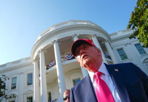 Trump sube aranceles a 14 países y recrudece la guerra comercial