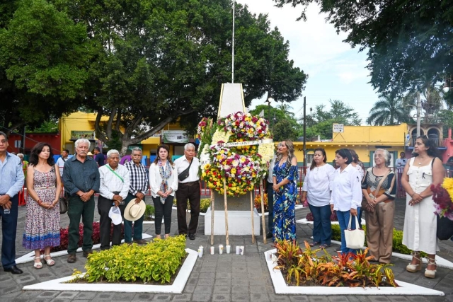 Autoridades estatales y municipales, así como público en general, recordaron un aniversario más de los mártires del 13 de agosto en Tlaltizapán.