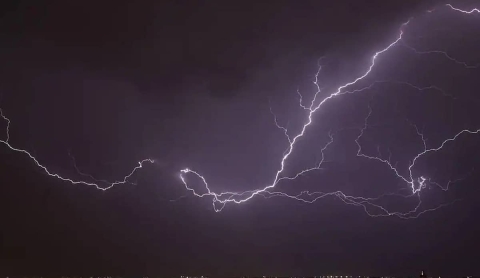 Resultó herido al ser alcanzado por un rayo