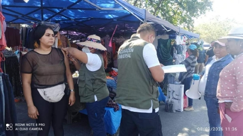 Aplican vacunas contra sarampi&oacute;n e influenza en tianguis de Xoxocotla