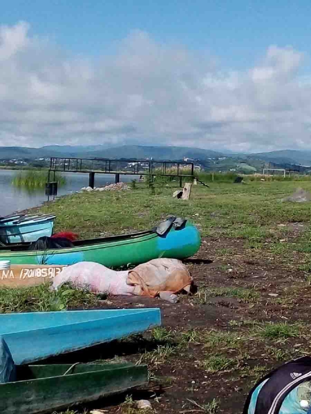 Las construcciones en zona federal de la laguna continúan, denunciaron los pescadores.