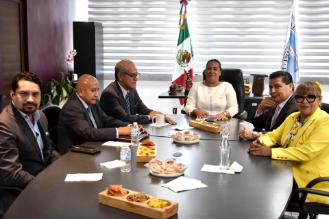 Recibe presidenta del Congreso a respresentantes de barras y asociaciones de abogados