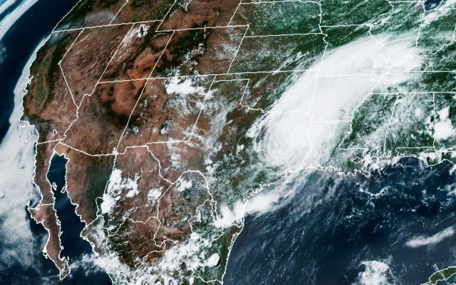 Beryl causa tres muertos, inundaciones y destrozos en Texas