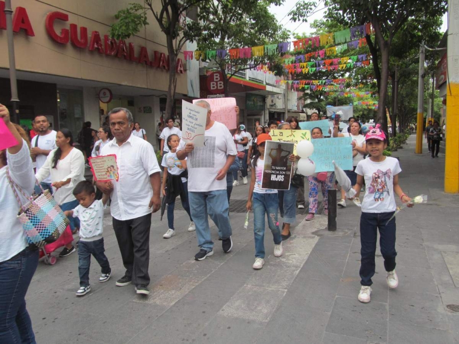 Los asistentes llamaron a la paz, a la revaloración de la familia y  cuidar a los niños, durante dos días del festival realizado por la paz y la familia. 