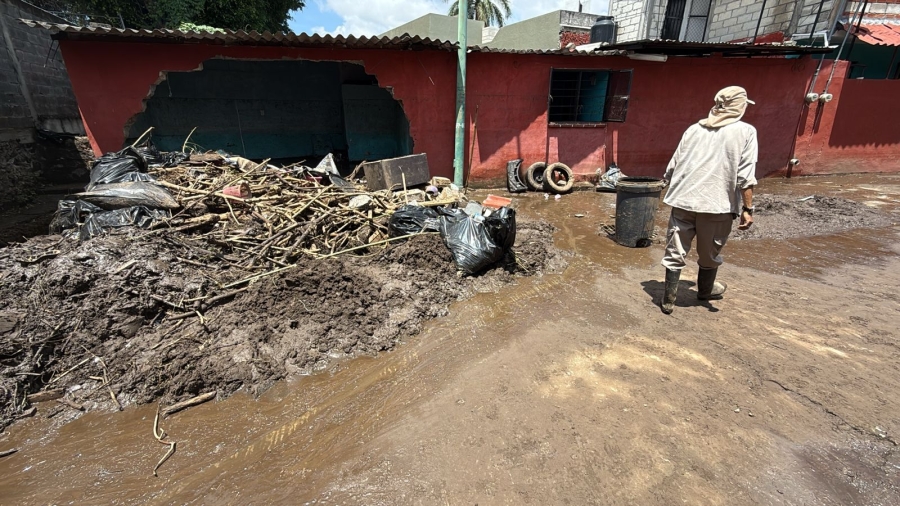 Inundaciones y socavones tras lluvias de madrugada del viernes en Cuernavaca
