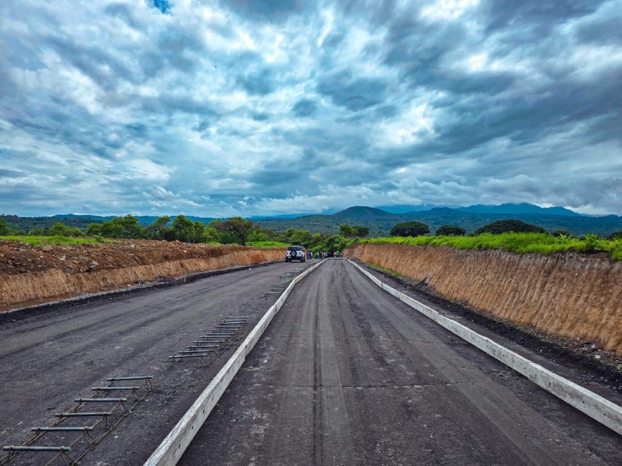 El alcalde Rafael Sánchez acudió al inicio de los trabajos. 