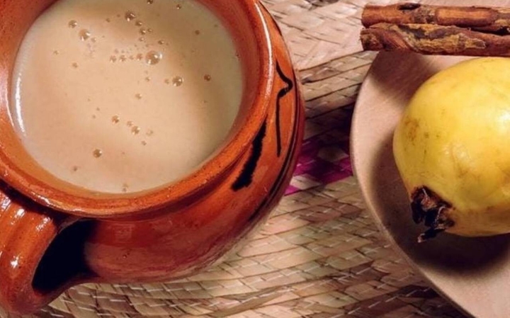 Bebidas para días lluviosos: Prepara un sabroso y saludable atole de guayaba con jengibre