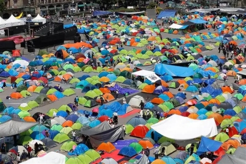 CNTE instala plantón de 72 horas en el Zócalo de CDMX
