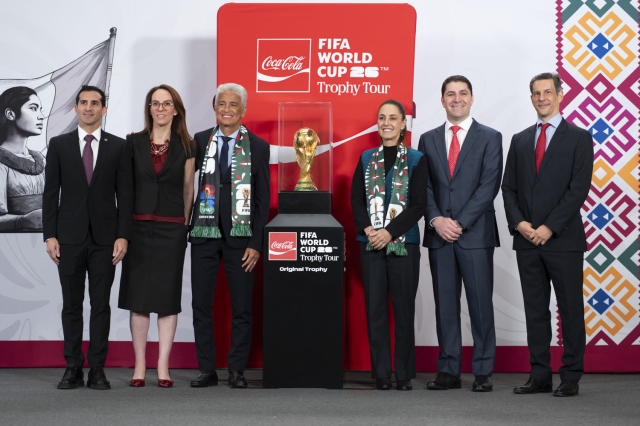 Claudia Sheinbaum presenta la Copa del Mundial en Palacio Nacional