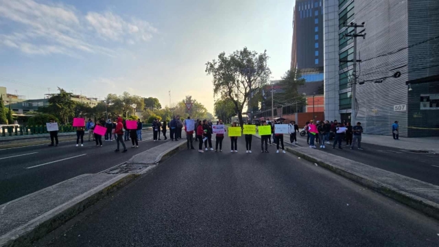 Trabajadores del SAT realizan paro y bloqueos por aumento salarial