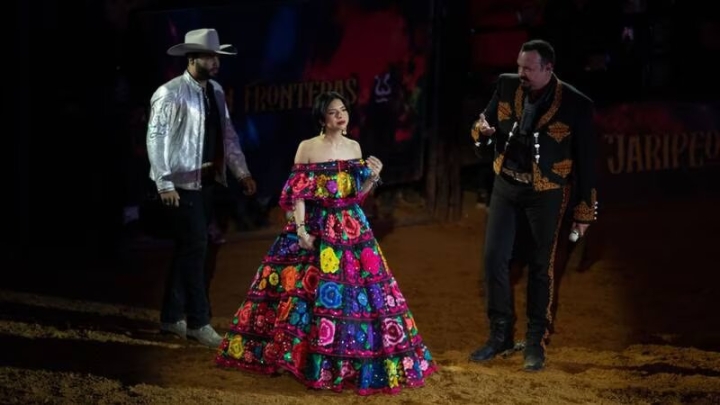 Pepe Aguilar dedica chiflido a sus ‘haters’ en Plaza de Toros