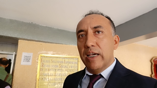 Refiere IEBEM rezago en mobiliario y materiales en escuelas