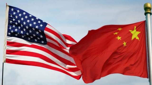 Regulador de valores en China busca mejorar relación con EEUU.