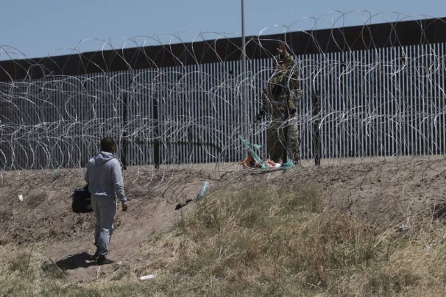 Texas reinstala malla de púas y refuerza presencia de Guardia Nacional