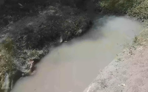 El agua que actualmente hay en la “barranquita” está severamente contaminada, señalaron pobladores del lugar.
