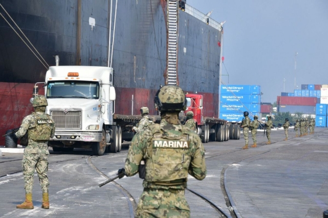 Vinculan a proceso a vicealmirante y funcionarios por red de huachicol