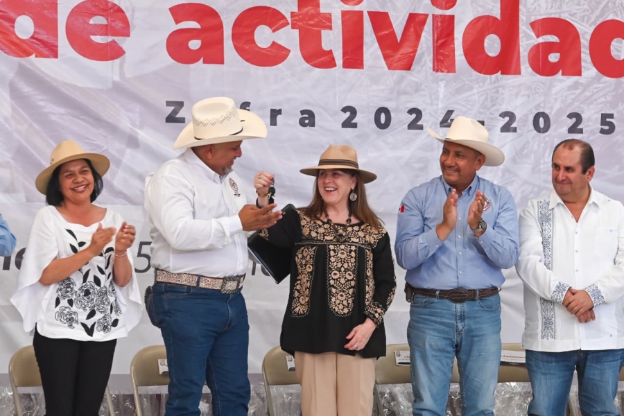 Fortalece Margarita González Saravia condiciones de cañeros en Cuautla