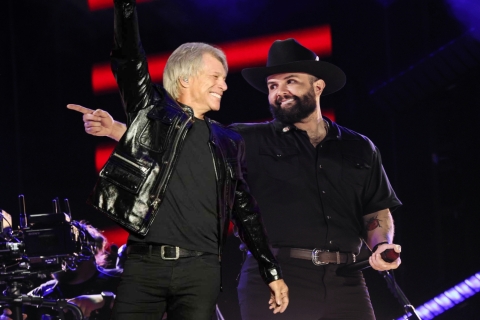 Carín León sorprende con colaboración junto a Bon Jovi para su nuevo álbum