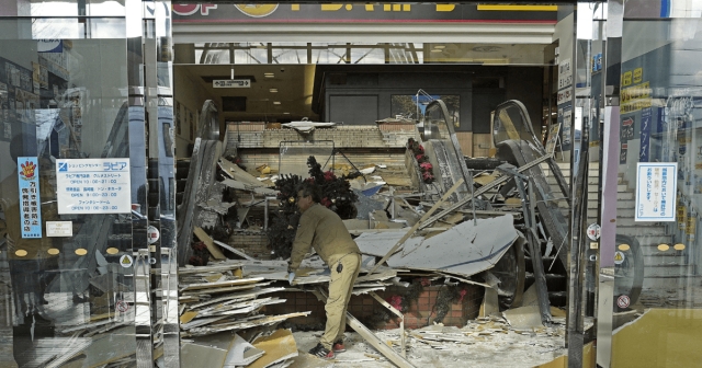 Al menos 30 heridos tras terremoto de 7.5 en Japón; tren bala detenido