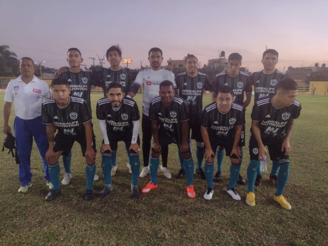 Barona Moustache ganó ambos duelos de cuartos de final y ya está entre los mejores cuatro del torneo.