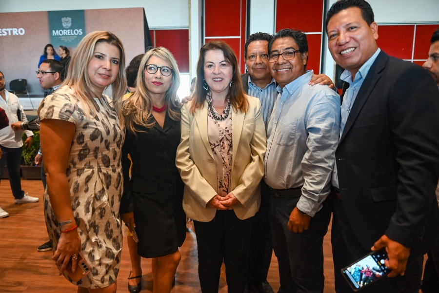 Reconoce Margarita González Saravia loable labor de maestras y maestros en 'La tierra que nos une'