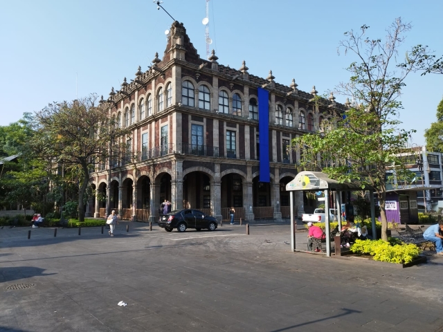 Poca afluencia peatonal en el centro de Cuernavaca, la mañana del jueves santo