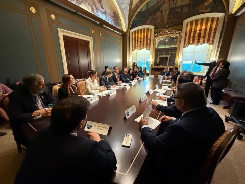 Comité de EU reduce impuesto a remesas al 3.5%; embajador de México celebra decisión