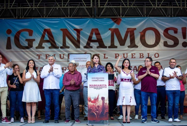 Margarita González Saravia encabezó una concentración con candidatos de la coalición “Sigamos haciendo historia” y simpatizantes en el zócalo de Cuernavaca. 