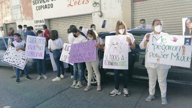 Familiares y amigos de la víctima se manifestaron este martes.