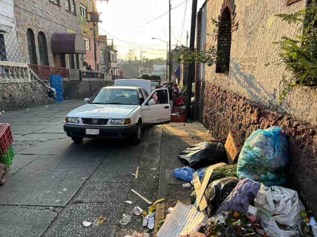 El trabajador murió poco después de haberse quejado de dolor.