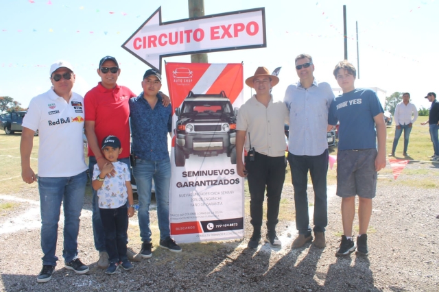 El ingeniero Ricardo Estrada, director general de La Unión de Morelos, inauguró la exposición junto con Rodrigo Puebla, gerente general de “Expo tianguis de autos”.