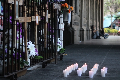 Encienden veladoras en ofrenda a víctimas para visibilizar y exigir justicia por feminicidios