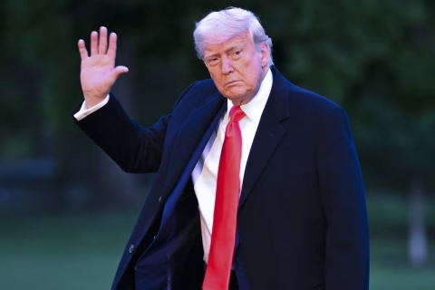 Trump amenaza con aranceles a Apple y la Unión Europea