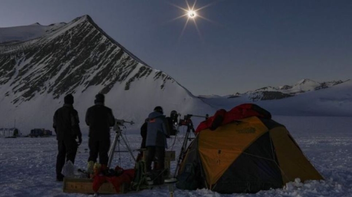 VIDEO: Así se vio el eclipse solar en la Antártida, oscureció el día