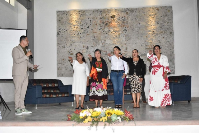 Los nuevos integrantes de la mesa directiva tomaron la protesta correspondiente.