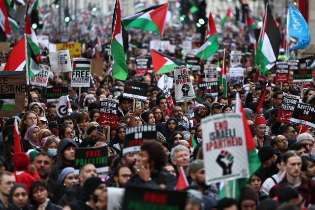 Marchan en Londres contra bombardeos en Gaza