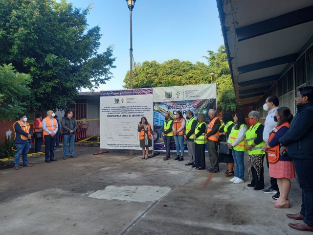 Inicia obra de techumbre de cancha de usos múltiples de primaria en Acapantzingo