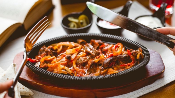 Fajitas de cerdo en salsa roja, la receta que puedes hacer para la hora de la comida