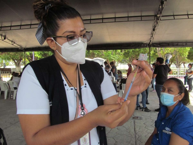 Con retraso comenzó la aplicación de la vacuna anticovid este lunes en Jojutla.