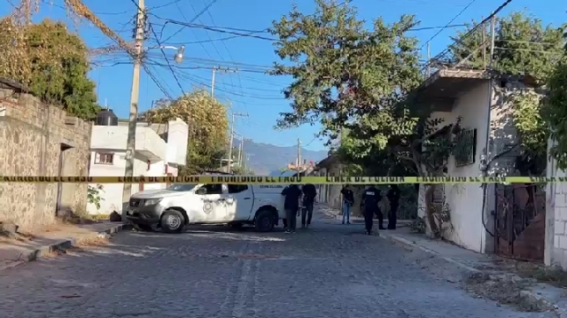 VIDEO: Dejan cabeza de un hombre afuera de una casa