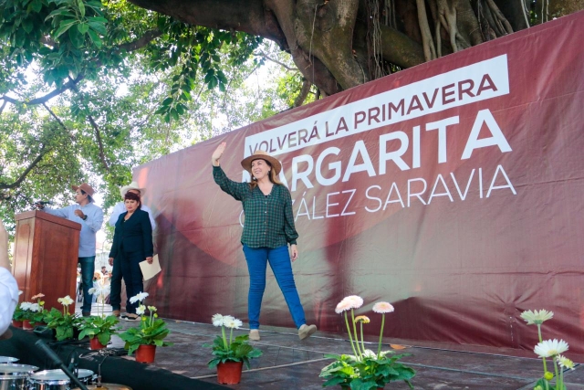 Se reúne González Saravia con productores del campo