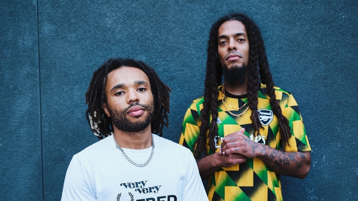 El dúo Bob Vylan es cancelado tras polémica en Glastonbury por cánticos contra Israel